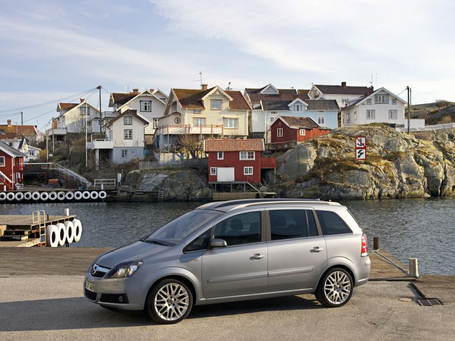  Opel Zafira 2.0 Turbo 2005 года  (фото 19 из 30)